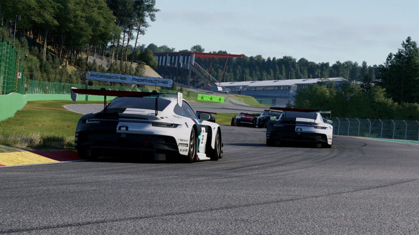 Porsche Coanda Team Gears Up for ESL R1 and Esports World Cup
